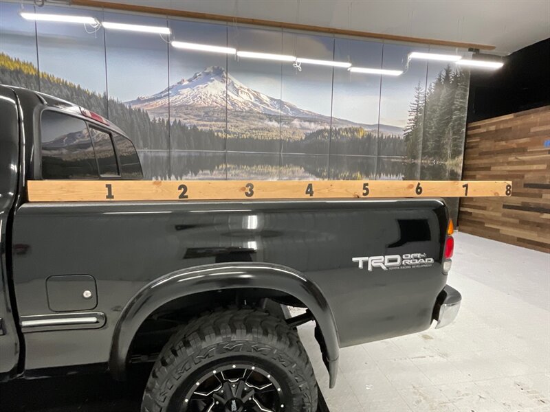 2000 Toyota Tundra Limited 4X4 / 4.7L V8 / LIFTED w. NEW 33 " MUD TIRE  / Leather Seats / LIFTED w. WHEELS & TIRES / TIMING BELT SERVICE DONE / RUST FREE / SHARP & CLEAN !! - Photo 26 - Gladstone, OR 97027