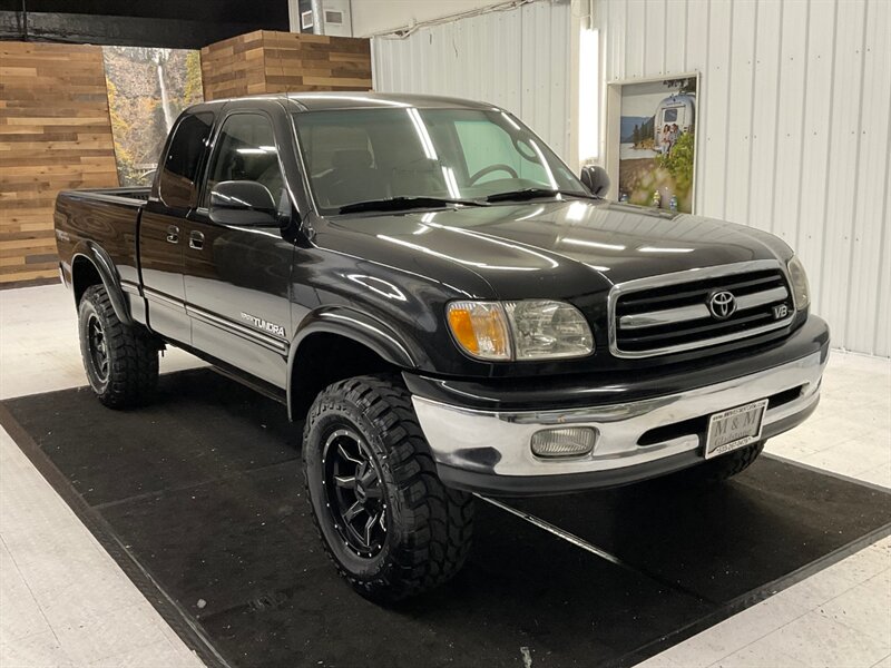 2000 Toyota Tundra Limited 4X4 / 4.7L V8 / LIFTED w. NEW 33 " MUD TIRE  / Leather Seats / LIFTED w. WHEELS & TIRES / TIMING BELT SERVICE DONE / RUST FREE / SHARP & CLEAN !! - Photo 2 - Gladstone, OR 97027