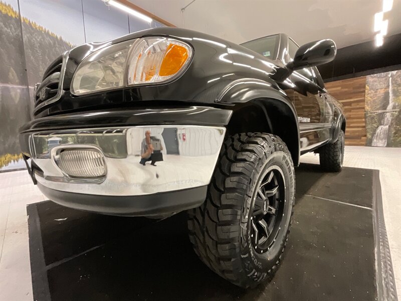 2000 Toyota Tundra Limited 4X4 / 4.7L V8 / LIFTED w. NEW 33 " MUD TIRE  / Leather Seats / LIFTED w. WHEELS & TIRES / TIMING BELT SERVICE DONE / RUST FREE / SHARP & CLEAN !! - Photo 9 - Gladstone, OR 97027