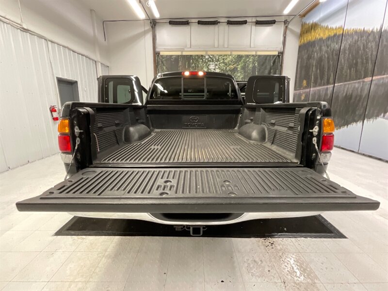 2000 Toyota Tundra Limited 4X4 / 4.7L V8 / LIFTED w. NEW 33 " MUD TIRE  / Leather Seats / LIFTED w. WHEELS & TIRES / TIMING BELT SERVICE DONE / RUST FREE / SHARP & CLEAN !! - Photo 21 - Gladstone, OR 97027