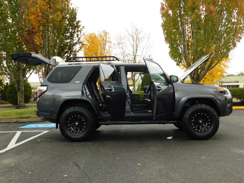 2018 Toyota 4Runner SR5 4X4 / 3RD SEAT / Navi / LIFTED LIFTED   - Photo 30 - Portland, OR 97217