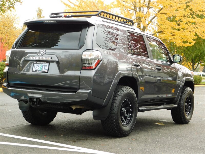 2018 Toyota 4Runner SR5 4X4 / 3RD SEAT / Navi / LIFTED LIFTED   - Photo 8 - Portland, OR 97217