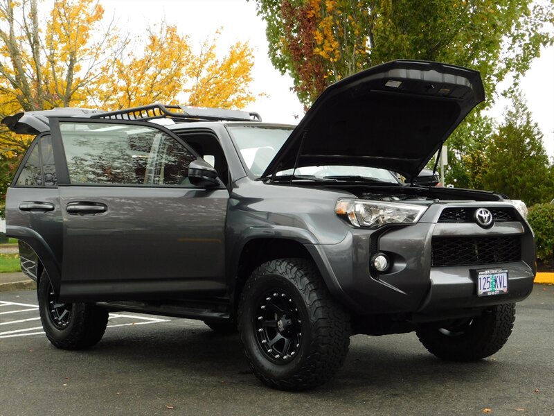 2018 Toyota 4Runner SR5 4X4 / 3RD SEAT / Navi / LIFTED LIFTED   - Photo 31 - Portland, OR 97217