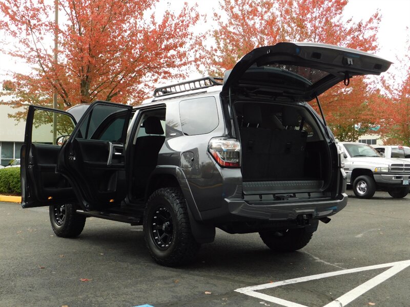 2018 Toyota 4Runner SR5 4X4 / 3RD SEAT / Navi / LIFTED LIFTED   - Photo 27 - Portland, OR 97217