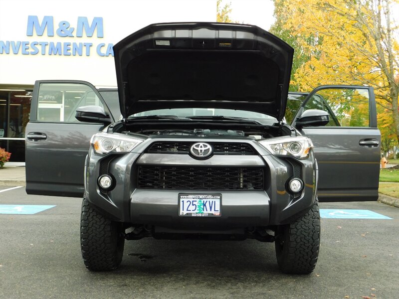 2018 Toyota 4Runner SR5 4X4 / 3RD SEAT / Navi / LIFTED LIFTED   - Photo 32 - Portland, OR 97217