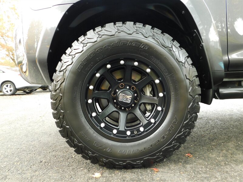 2018 Toyota 4Runner SR5 4X4 / 3RD SEAT / Navi / LIFTED LIFTED   - Photo 23 - Portland, OR 97217