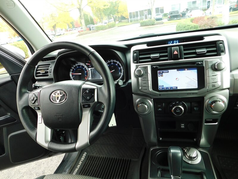 2018 Toyota 4Runner SR5 4X4 / 3RD SEAT / Navi / LIFTED LIFTED   - Photo 19 - Portland, OR 97217