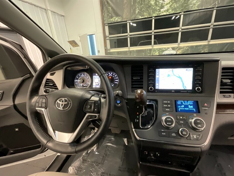 2019 Toyota Sienna Limited Premium  AWD / 1-OWNER / 22,000 MILES  LOCAL VAN / FULLY LOADED / DVD / Sunroof / Navigation / Leather / SHARP & CLEAN !! - Photo 19 - Gladstone, OR 97027