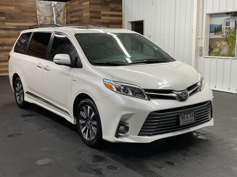 2019 Toyota Sienna Limited Premium  AWD / 1-OWNER / 22,000 MILES  LOCAL VAN / FULLY LOADED / DVD / Sunroof / Navigation / Leather / SHARP & CLEAN !! - Photo 2 - Gladstone, OR 97027