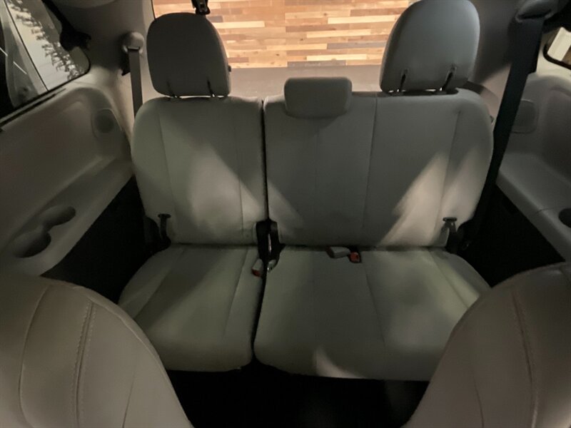 2019 Toyota Sienna Limited Premium  AWD / 1-OWNER / 22,000 MILES  LOCAL VAN / FULLY LOADED / DVD / Sunroof / Navigation / Leather / SHARP & CLEAN !! - Photo 15 - Gladstone, OR 97027