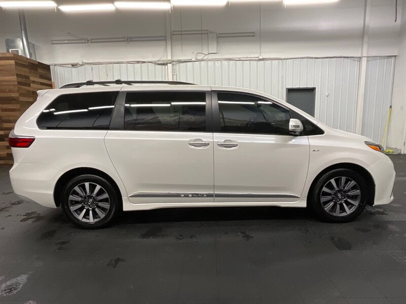 2019 Toyota Sienna Limited Premium  AWD / 1-OWNER / 22,000 MILES  LOCAL VAN / FULLY LOADED / DVD / Sunroof / Navigation / Leather / SHARP & CLEAN !! - Photo 4 - Gladstone, OR 97027