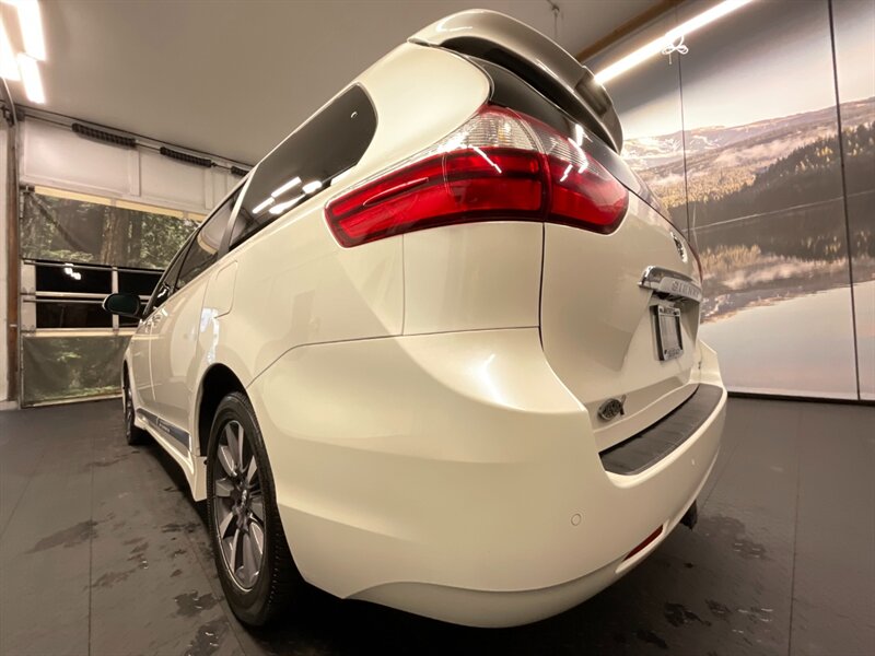 2019 Toyota Sienna Limited Premium  AWD / 1-OWNER / 22,000 MILES  LOCAL VAN / FULLY LOADED / DVD / Sunroof / Navigation / Leather / SHARP & CLEAN !! - Photo 11 - Gladstone, OR 97027