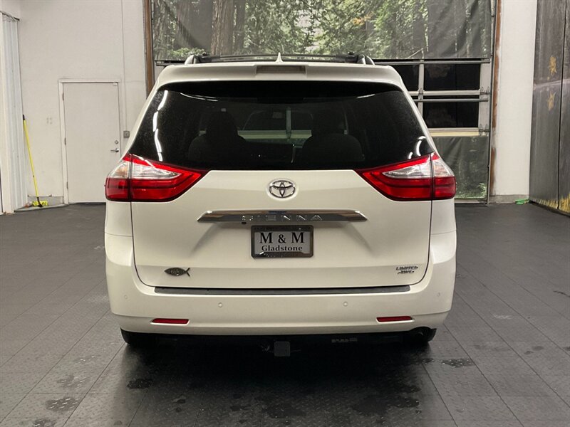 2019 Toyota Sienna Limited Premium  AWD / 1-OWNER / 22,000 MILES  LOCAL VAN / FULLY LOADED / DVD / Sunroof / Navigation / Leather / SHARP & CLEAN !! - Photo 6 - Gladstone, OR 97027