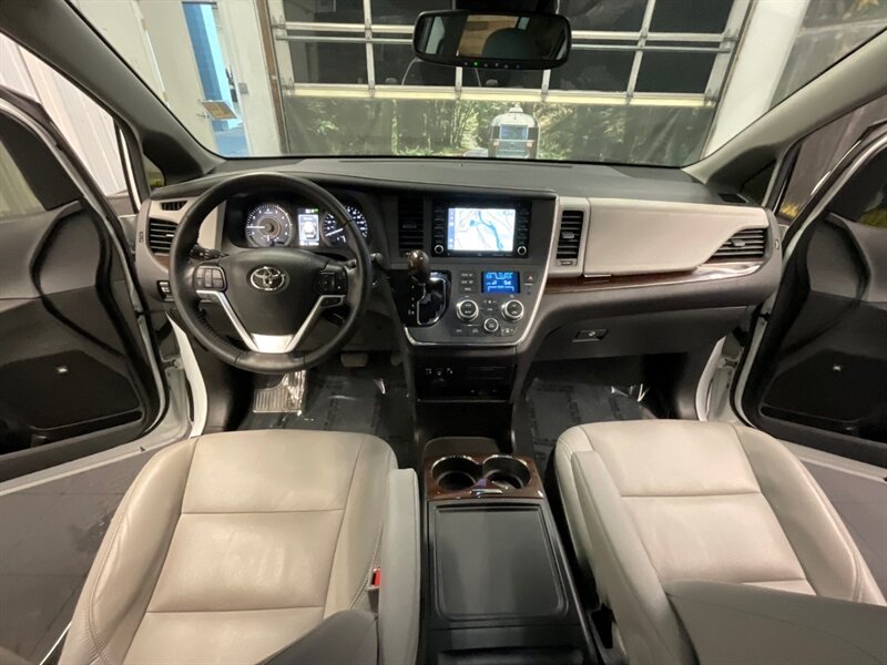 2019 Toyota Sienna Limited Premium  AWD / 1-OWNER / 22,000 MILES  LOCAL VAN / FULLY LOADED / DVD / Sunroof / Navigation / Leather / SHARP & CLEAN !! - Photo 18 - Gladstone, OR 97027