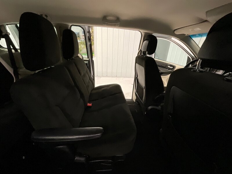 2015 Dodge Grand Caravan American Value Package / V6 / 8-Passenger /1-OWNER  / LOCAL OREGON MINIVAN / Towing Package / 137,000 MILES - Photo 13 - Gladstone, OR 97027