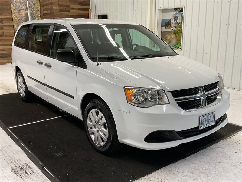 2015 Dodge Grand Caravan American Value Package / V6 / 8-Passenger /1-OWNER  / LOCAL OREGON MINIVAN / Towing Package / 137,000 MILES - Photo 2 - Gladstone, OR 97027