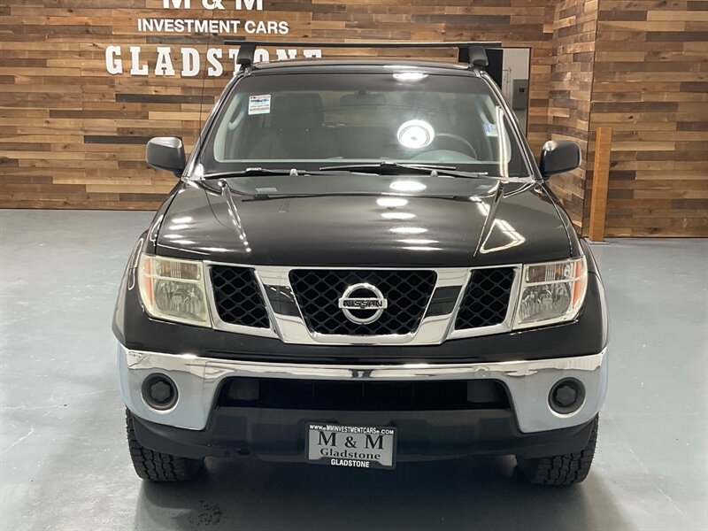 2007 Nissan Frontier SE Crew Cab 4X4 / 4.0L V6 / 6-SPEED MANUAL  / LOCAL TRUCK w. ZERO RUST - Photo 5 - Gladstone, OR 97027