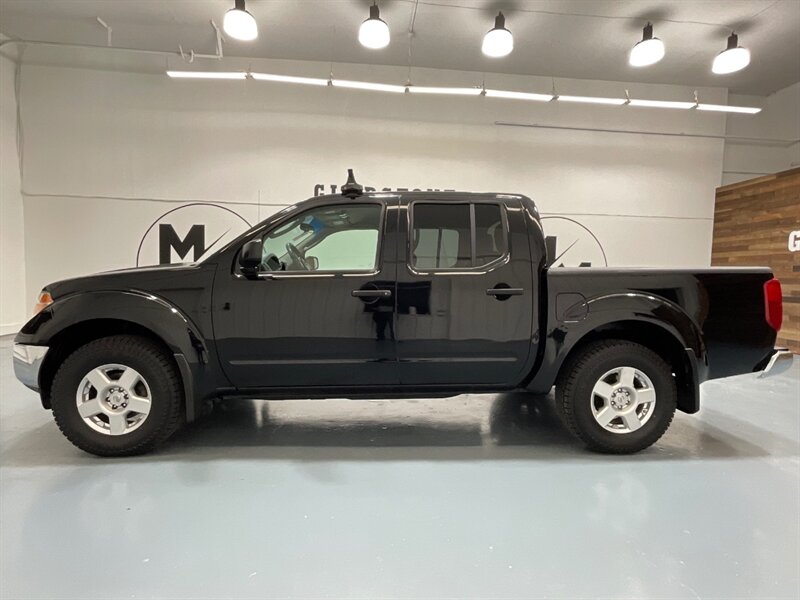 2007 Nissan Frontier SE Crew Cab 4X4 / 4.0L V6 / 6-SPEED MANUAL  / LOCAL TRUCK w. ZERO RUST - Photo 3 - Gladstone, OR 97027