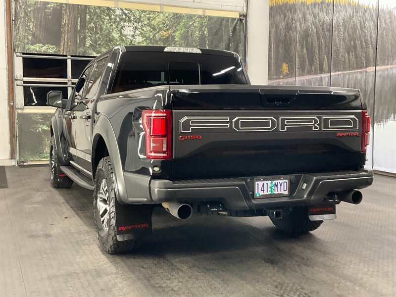 2017 Ford F-150 Raptor Super Crew 4X4 / 3.5L ECOBOOST / PANO SUNRO  Twin Panel Sunroof / Tech Pkg / LOADED - Photo 8 - Gladstone, OR 97027