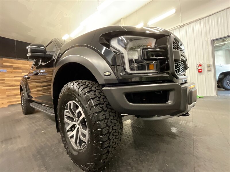 2017 Ford F-150 Raptor Super Crew 4X4 / 3.5L ECOBOOST / PANO SUNRO  Twin Panel Sunroof / Tech Pkg / LOADED - Photo 10 - Gladstone, OR 97027