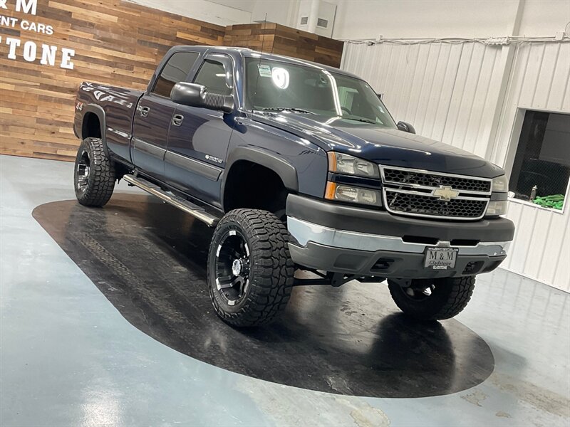 2005 Chevrolet Silverado 2500HD LS CREW CAB / 4X4 / 8.1L V8 / LOW MILES  / LIFTED / RUST FREE LOCAL - Photo 2 - Gladstone, OR 97027