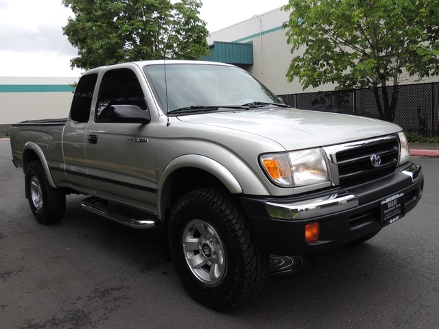 2000 Toyota Tacoma SR5 V6/ 4x4/ Xtra Cab/ 1-OWNER/ 46,450 miles