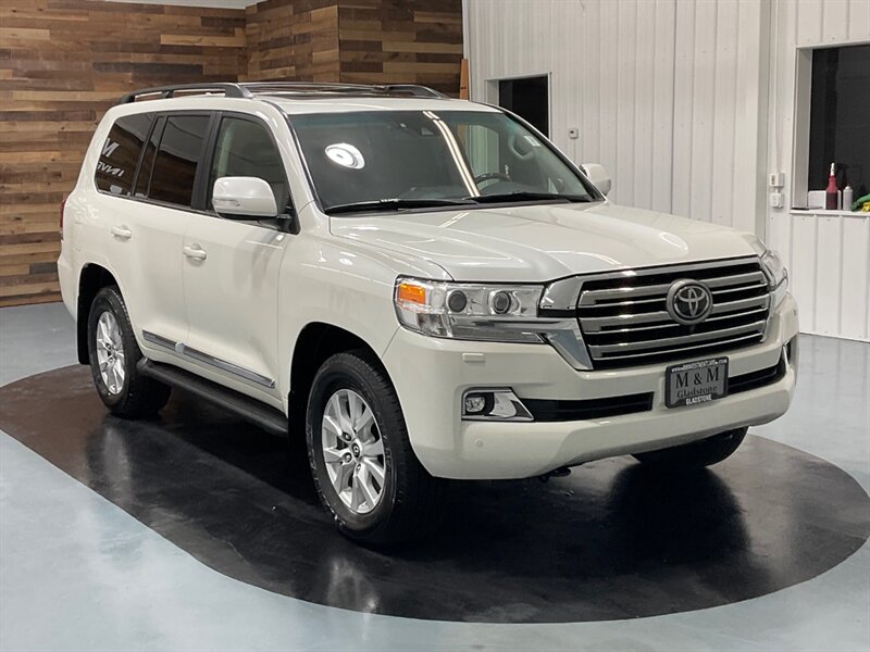 2017 Toyota Land Cruiser Sport Utility 4X4 / 1-OWNER LOCAL / DVD / NAVI  / NO RUST / Excel Cond - Photo 2 - Gladstone, OR 97027