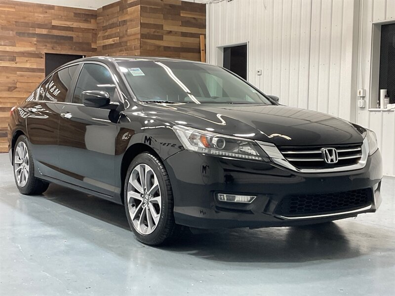 2013 Honda Accord Sport Sedan / 2.4L 4Cyl / 6-SPEED MANUAL/1-OWNER  / Backup Camera - Photo 2 - Gladstone, OR 97027
