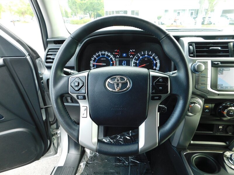 2018 Toyota 4Runner SR5 4X4 Leather Heated Seats / TRD GRILL / LIFTED   - Photo 38 - Portland, OR 97217