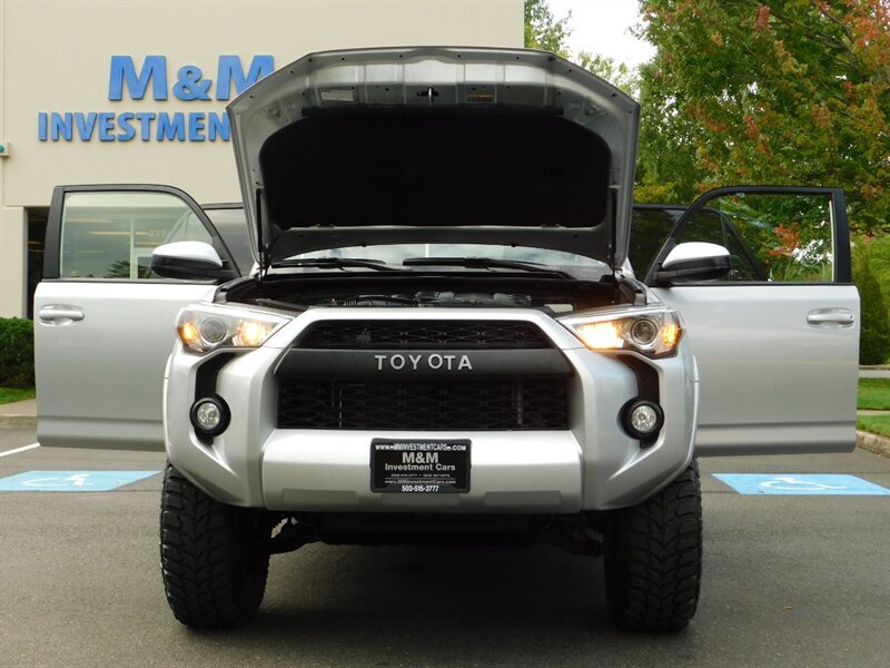 2018 Toyota 4Runner SR5 4X4 Leather Heated Seats / TRD GRILL / LIFTED   - Photo 32 - Portland, OR 97217