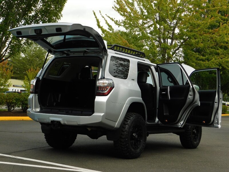 2018 Toyota 4Runner SR5 4X4 Leather Heated Seats / TRD GRILL / LIFTED   - Photo 29 - Portland, OR 97217