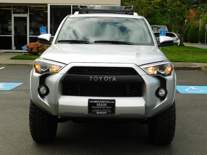 2018 Toyota 4Runner SR5 4X4 Leather Heated Seats / TRD GRILL / LIFTED   - Photo 5 - Portland, OR 97217