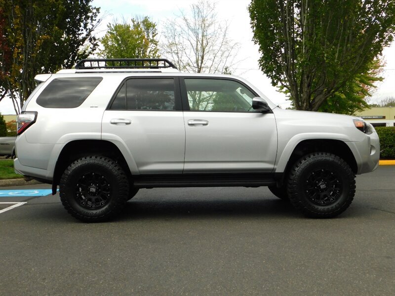 2018 Toyota 4Runner SR5 4X4 Leather Heated Seats / TRD GRILL / LIFTED   - Photo 4 - Portland, OR 97217