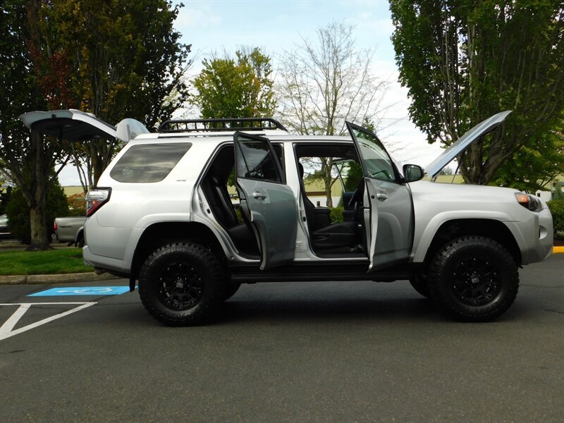 2018 Toyota 4Runner SR5 4X4 Leather Heated Seats / TRD GRILL / LIFTED   - Photo 30 - Portland, OR 97217