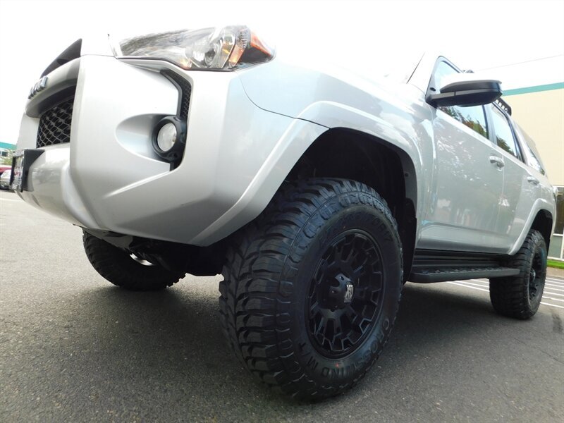 2018 Toyota 4Runner SR5 4X4 Leather Heated Seats / TRD GRILL / LIFTED   - Photo 9 - Portland, OR 97217