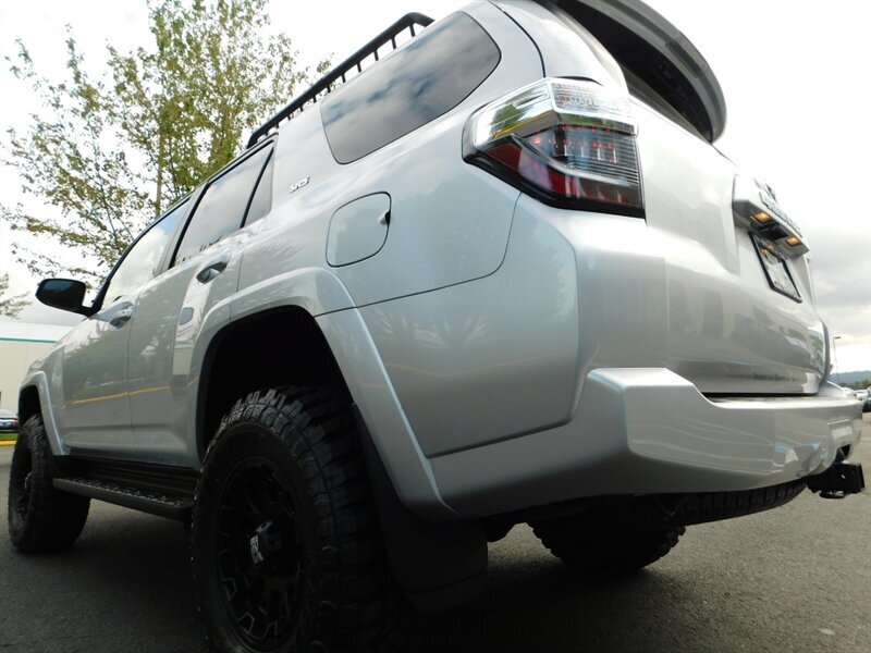 2018 Toyota 4Runner SR5 4X4 Leather Heated Seats / TRD GRILL / LIFTED   - Photo 11 - Portland, OR 97217