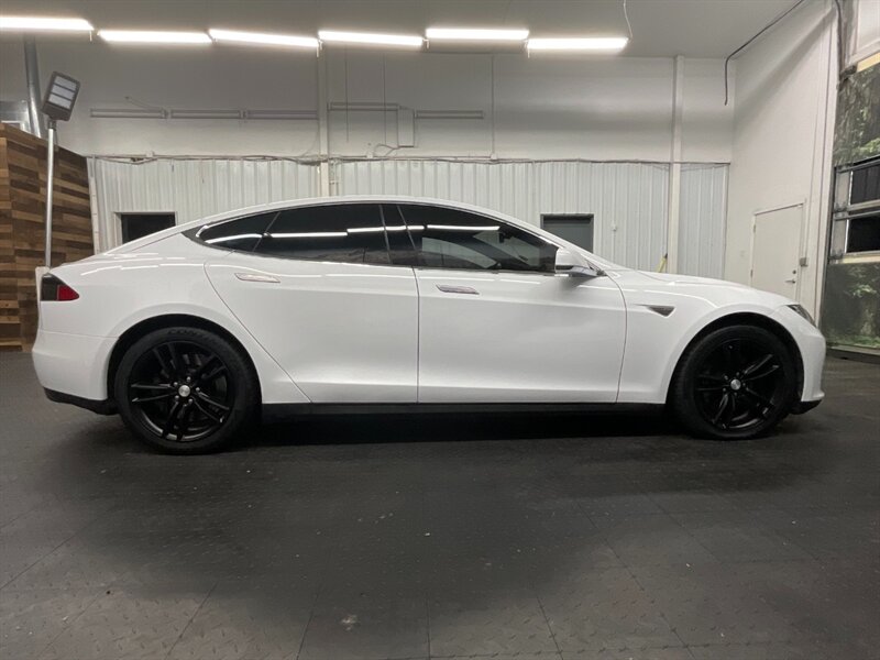 2015 Tesla Model S   - Photo 4 - Gladstone, OR 97027