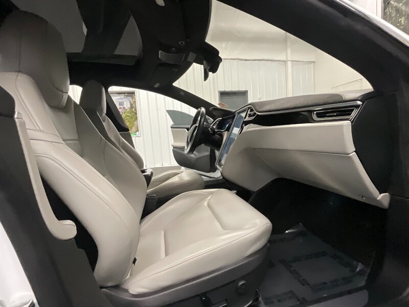 2015 Tesla Model S   - Photo 17 - Gladstone, OR 97027