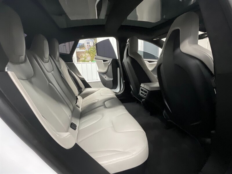 2015 Tesla Model S   - Photo 16 - Gladstone, OR 97027