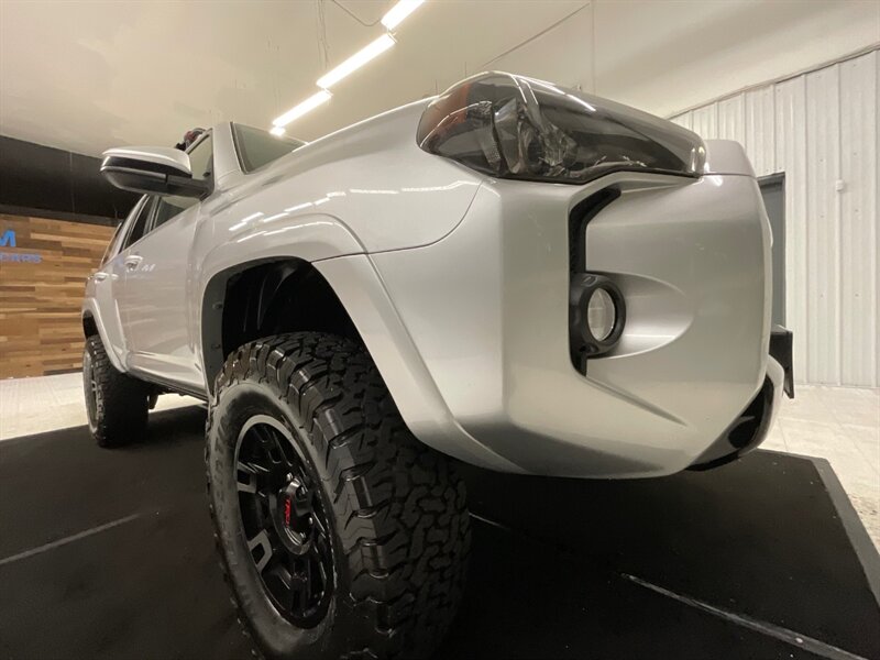 2016 Toyota 4Runner SR5 4X4 / THIRD ROW SEAT / LIFTED  / BRAND NEW WHEELS & TIRES / SHARP & CLEAN !! - Photo 10 - Gladstone, OR 97027