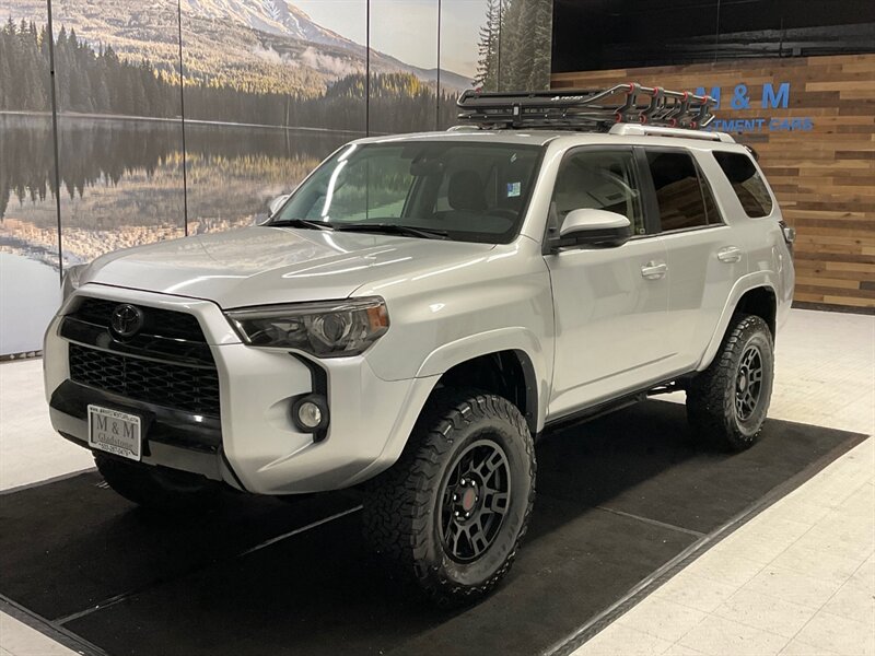 2016 Toyota 4Runner SR5 4X4 / THIRD ROW SEAT / LIFTED  / BRAND NEW WHEELS & TIRES / SHARP & CLEAN !! - Photo 25 - Gladstone, OR 97027