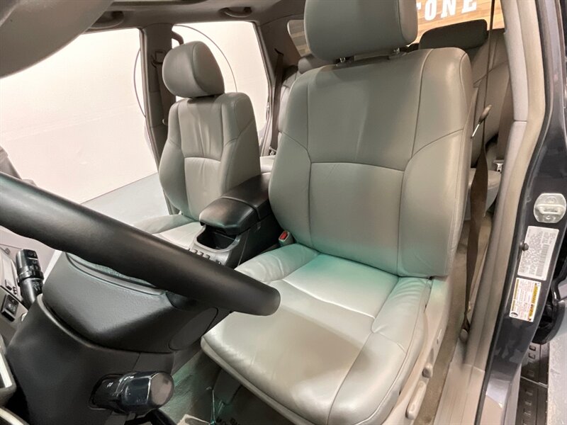 2004 Toyota 4Runner Limited 4X4 V6 / 1-OWNER / LIFTED LIFTED / NEW LIFT + NEW WHEELS & TIRES / ZERO RUST / LEATHER HEATED SEATS / SUNROOF - Photo 35 - Gladstone, OR 97027