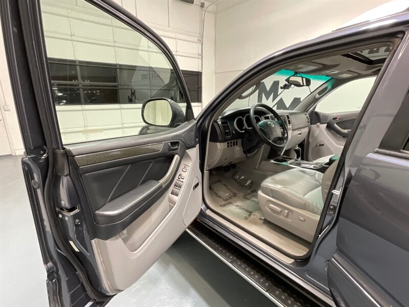 2004 Toyota 4Runner Limited 4X4 V6 / 1-OWNER / LIFTED LIFTED / NEW LIFT + NEW WHEELS & TIRES / ZERO RUST / LEATHER HEATED SEATS / SUNROOF - Photo 32 - Gladstone, OR 97027