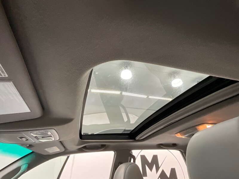 2004 Toyota 4Runner Limited 4X4 V6 / 1-OWNER / LIFTED LIFTED / NEW LIFT + NEW WHEELS & TIRES / ZERO RUST / LEATHER HEATED SEATS / SUNROOF - Photo 14 - Gladstone, OR 97027