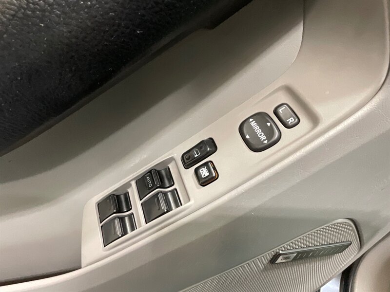 2004 Toyota 4Runner Limited 4X4 V6 / 1-OWNER / LIFTED LIFTED / NEW LIFT + NEW WHEELS & TIRES / ZERO RUST / LEATHER HEATED SEATS / SUNROOF - Photo 41 - Gladstone, OR 97027