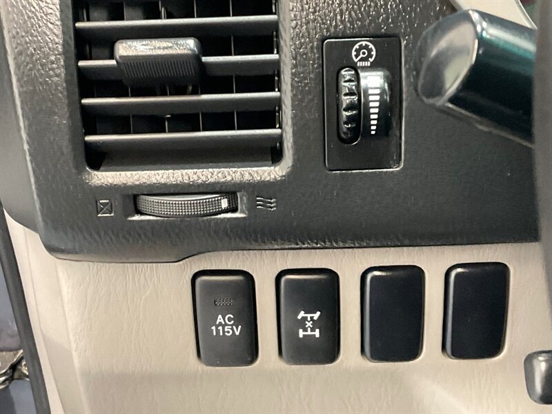 2004 Toyota 4Runner Limited 4X4 V6 / 1-OWNER / LIFTED LIFTED / NEW LIFT + NEW WHEELS & TIRES / ZERO RUST / LEATHER HEATED SEATS / SUNROOF - Photo 17 - Gladstone, OR 97027