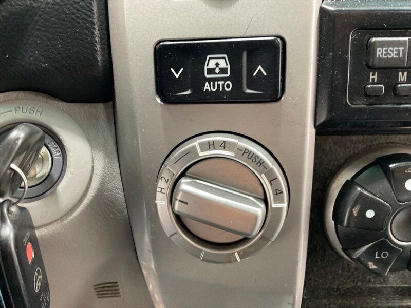 2004 Toyota 4Runner Limited 4X4 V6 / 1-OWNER / LIFTED LIFTED / NEW LIFT + NEW WHEELS & TIRES / ZERO RUST / LEATHER HEATED SEATS / SUNROOF - Photo 18 - Gladstone, OR 97027