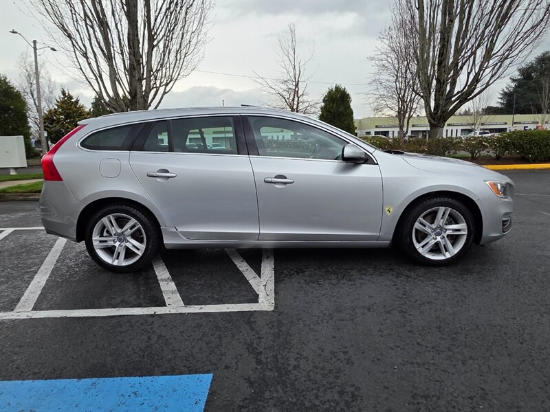 2015 Volvo V60 T5 Premier Edition / 2.5 L 5 CYLINDER TURBO / AWD  / HEATED LEATHER / CITY SAFETY / ZERO RUST - Photo 4 - Portland, OR 97217