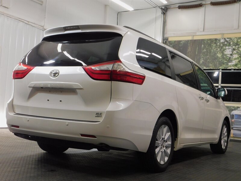 2015 Toyota Sienna   - Photo 8 - Gladstone, OR 97027