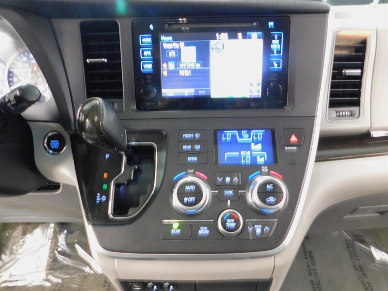 2015 Toyota Sienna   - Photo 16 - Gladstone, OR 97027